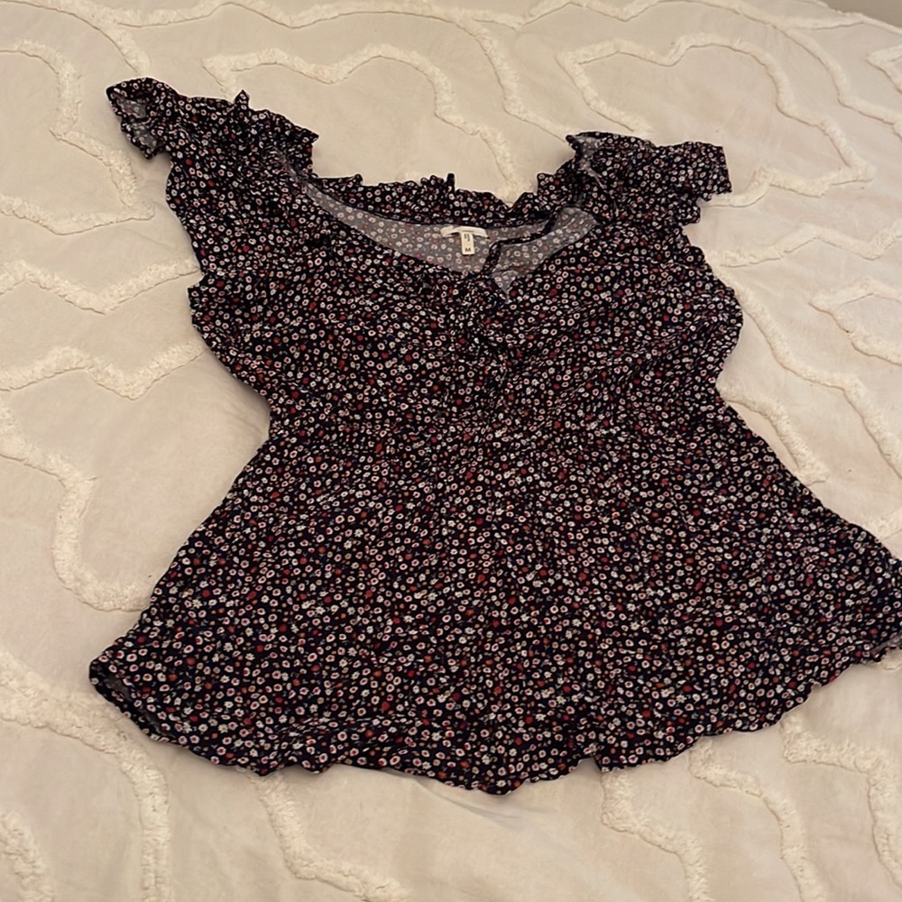 MAURICES blouse with ruffled neck and tie. Size M